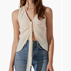 ASTR the label pleated sleeveless top